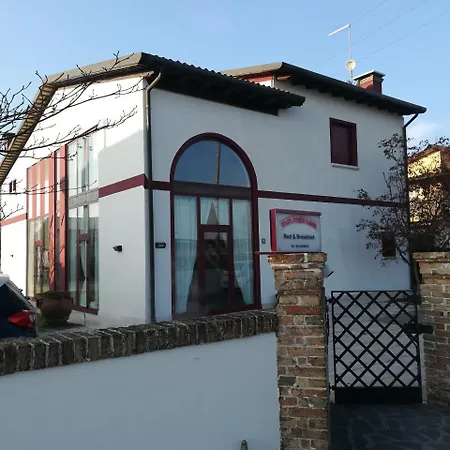 Casa Degli Amici ベッド・アンド・ブレックファスト トレヴィーゾ